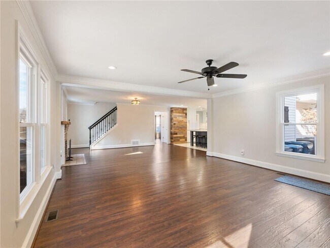 Building Photo - 3965 Hamilton View Way NE