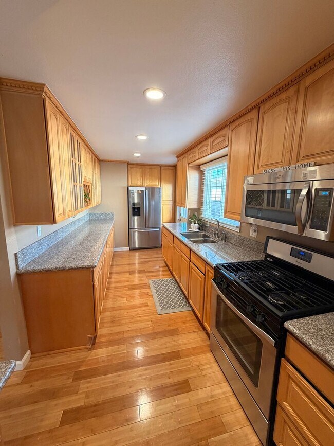 Building Photo - Unbelievable 4 Bed, 4 Bath House For Rent In Buena Park-Must See To Appreciate!