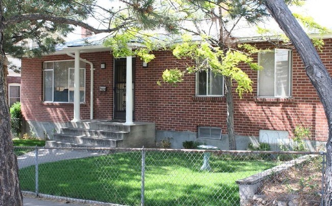 Building # 1 - 423-425 Moran St