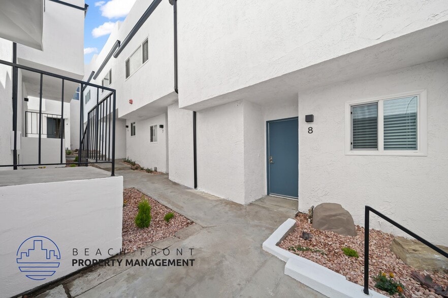 Building Photo - 708 N. Juanita Ave.