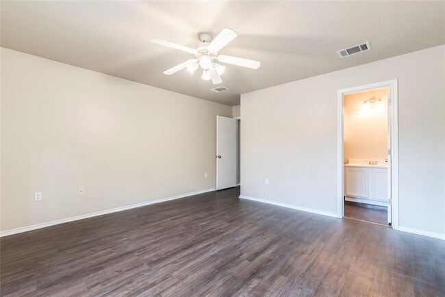 Building Photo - 8712 Dittmar Oaks Dr