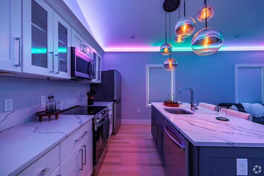 3BR, 1BA - 700SF - Kitchen - 601 E State St - Fully Furnished!