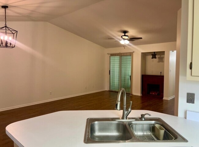 Building Photo - 134 Covington Pl