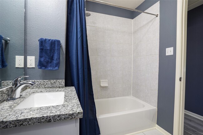 Building Photo - 6419 Waldron Dr
