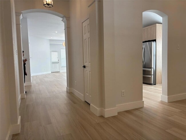 Building Photo - 1717 Bowerton Dr