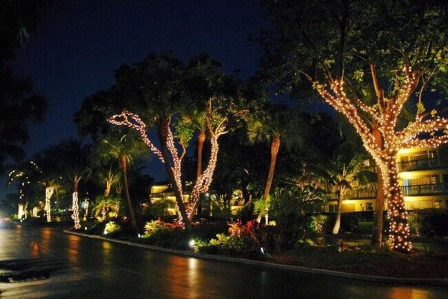 Building Photo - 6 Royal Palm Way