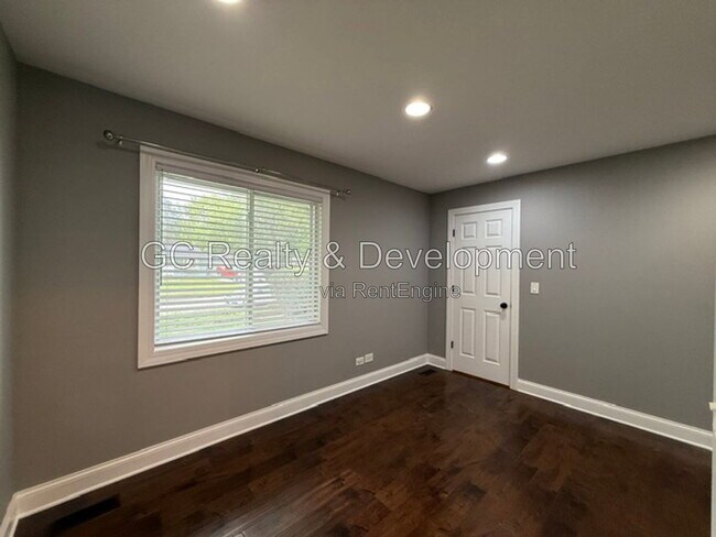 Building Photo - 689 Laurel Ave