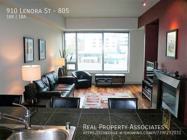 Building Photo - 910 Lenora St