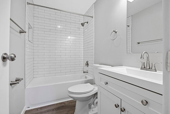 Building Photo - 906 Chula Dr