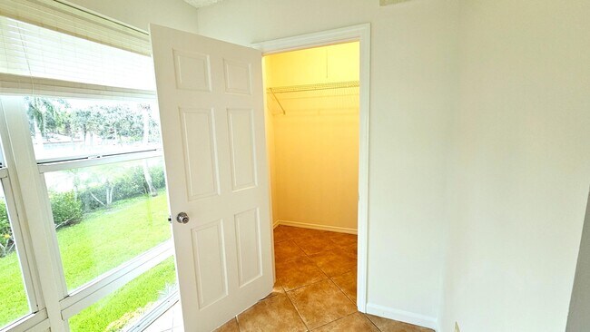 Building Photo - 1441 Ocean Dr