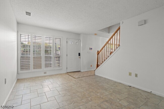 Building Photo - 98 Vaughan Dr