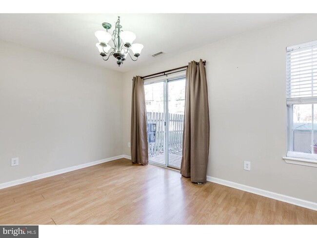 Building Photo - 164 Kettlebrook Dr