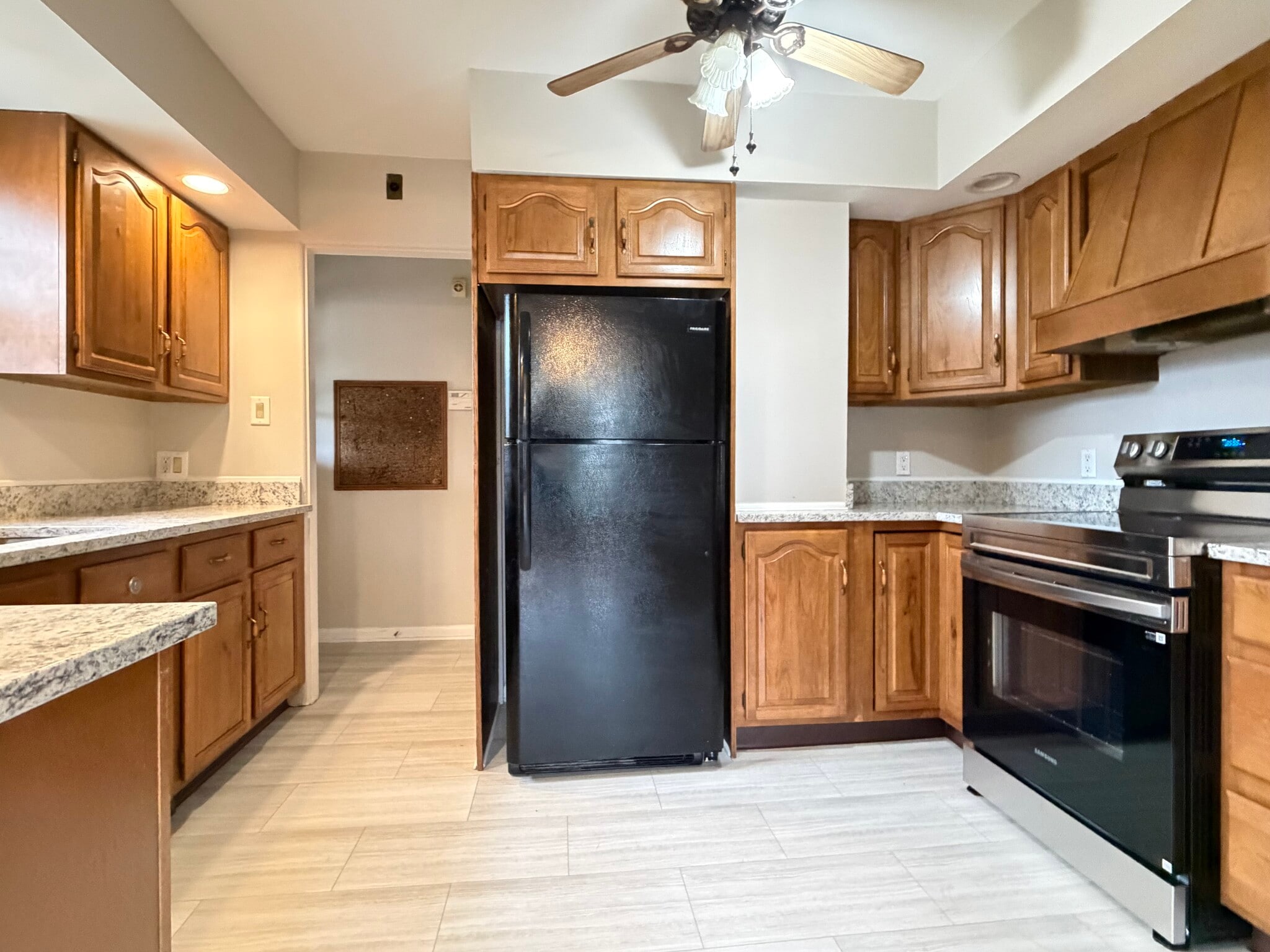 Building Photo - 5430 E 11th St