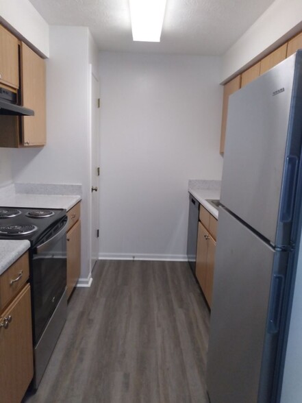Interior Photo - 185 - COUNTRY VIEW APARTMENTS
