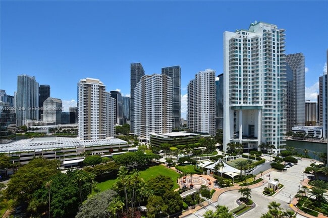 Building Photo - 540 Brickell Key Dr