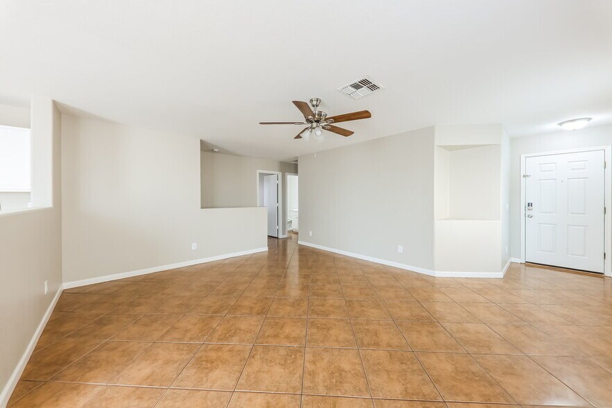 Building Photo - 3213 S 63rd Ln