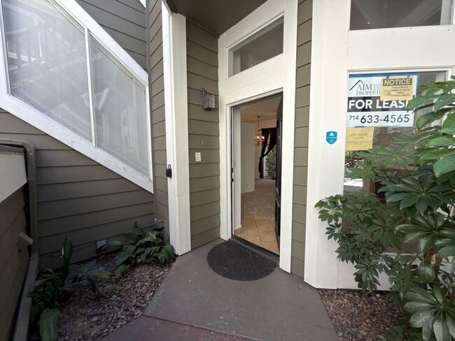 Building Photo - COSTA MESA 2 BEDROOM, 2 BATHROOM CONDO $3,200 (BRISTOL & BAKER)