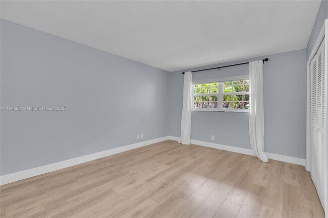 Building Photo - 3151 N Course Ln