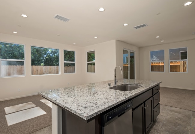 Building Photo - $2,195 Belmont & Armstrong, Gated Community - N Cattail Ct, Fresno / Solar!