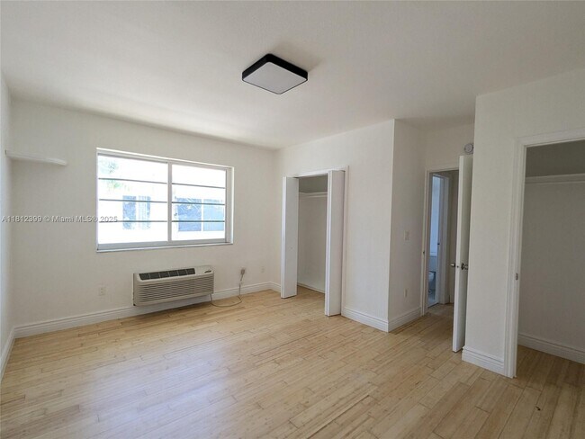 Building Photo - 6930 Rue Vendome
