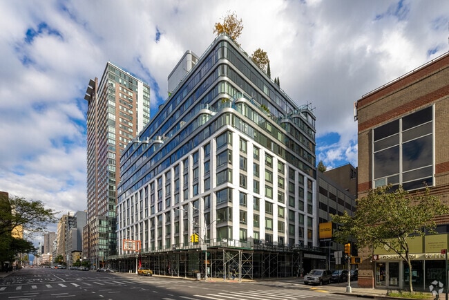 Building Photo - Oskar Luxury Apartments