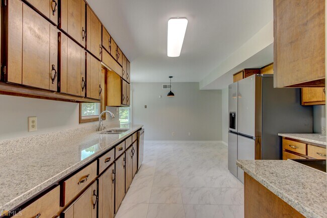 Building Photo - 180 Fairfield Cir