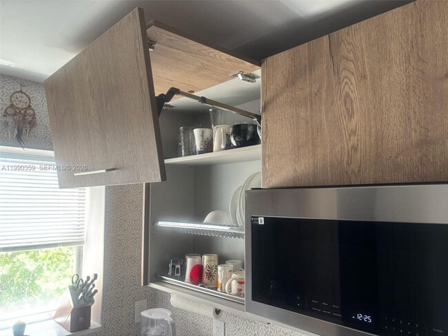 Building Photo - 1865 S Ocean Dr