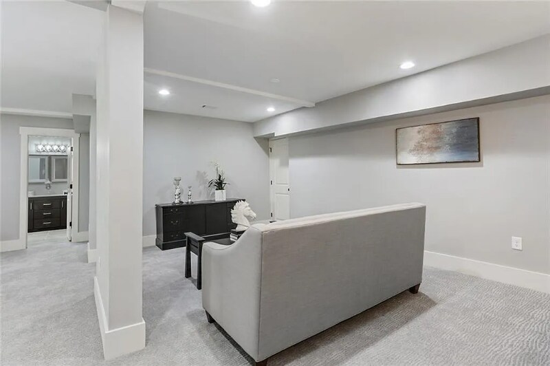 Building Photo - 2739 Flagstone Dr SE