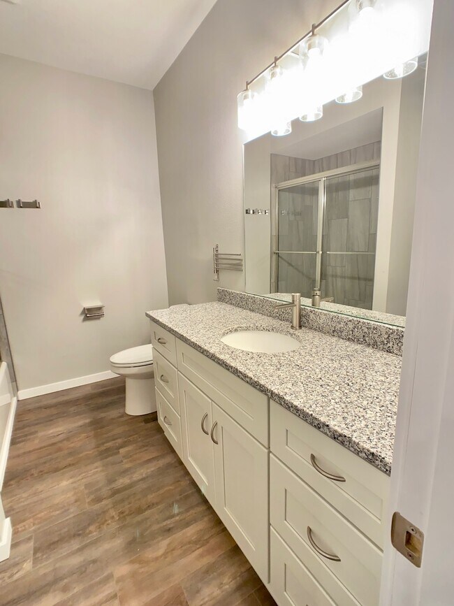 Building Photo - 207 E 4th St