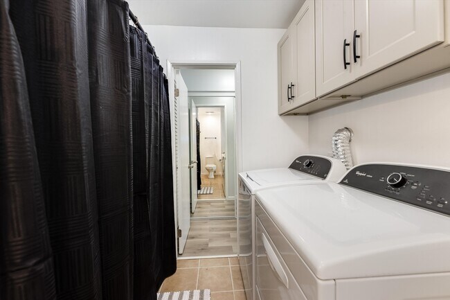 Building Photo - 910 Oli Loop