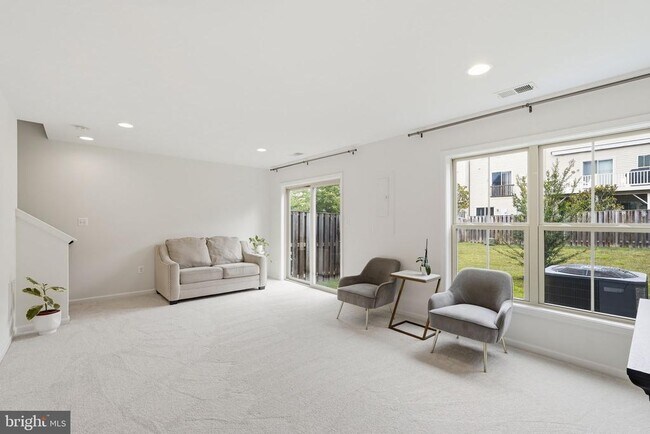 Building Photo - 6833 William White Way