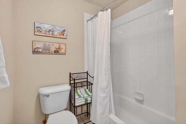 Building Photo - 2990 SE Lexington Lakes Dr