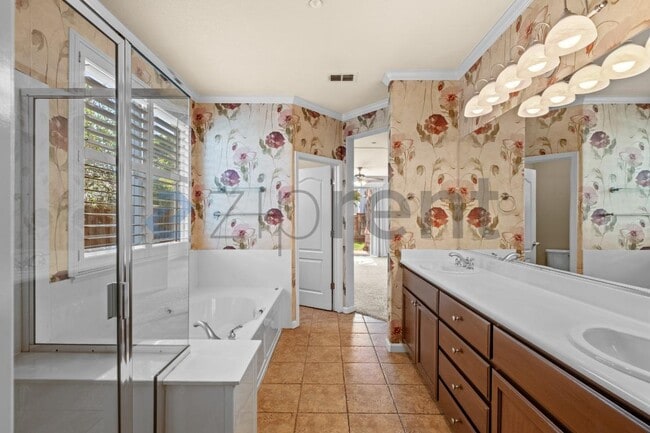 Building Photo - 338 Roundhill Dr