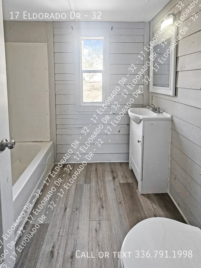 Building Photo - 17 Eldorado Dr