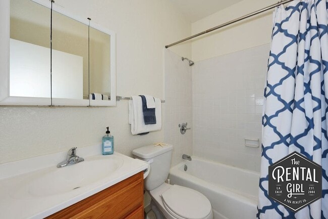 Building Photo - 26 Breeze Ave