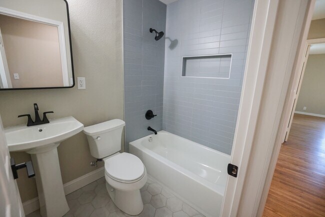 Building Photo - 5008 Penrose Ave