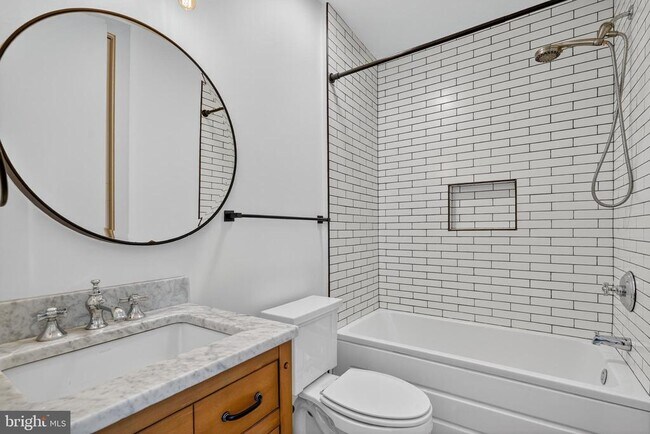 Building Photo - 774 Girard St NW