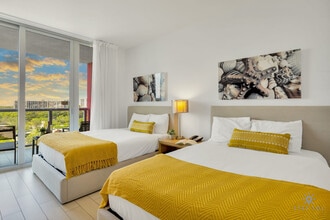 Building Photo - 2602 E Hallandale Beach Blvd