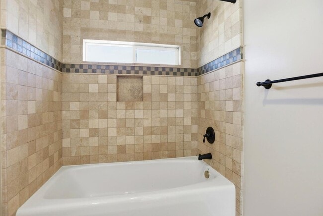 Building Photo - 400 La Casa Ave