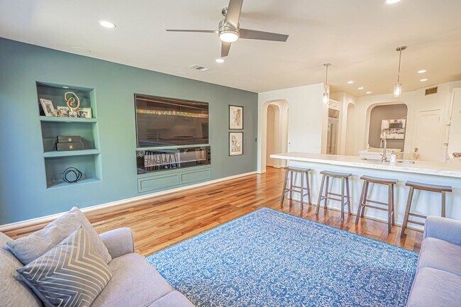Building Photo - 4 Bedroom Home for Rent in The Woodlands!
