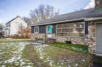 Building Photo - 43 River Meadow Dr