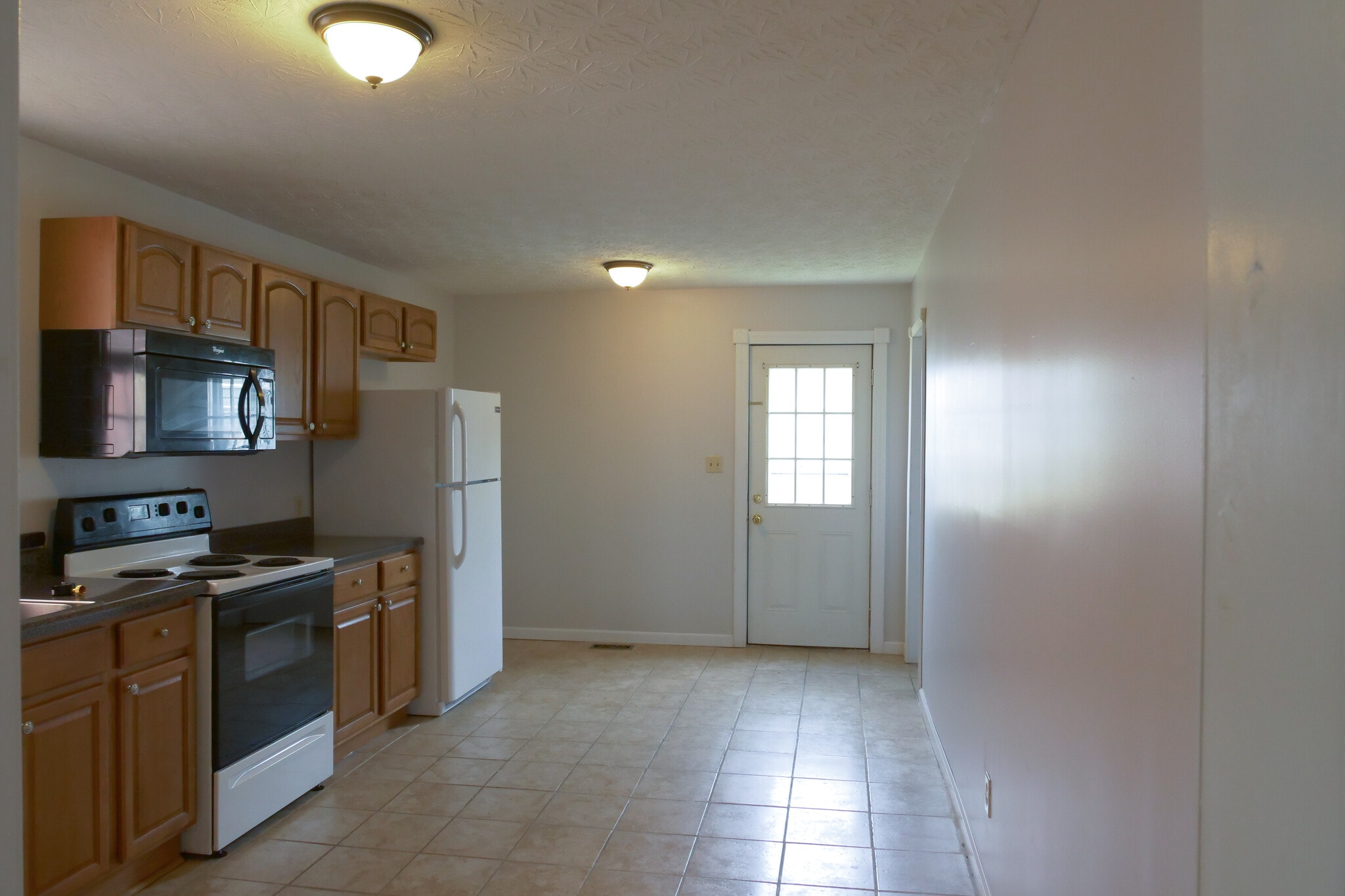 Building Photo - 105 W 5th St