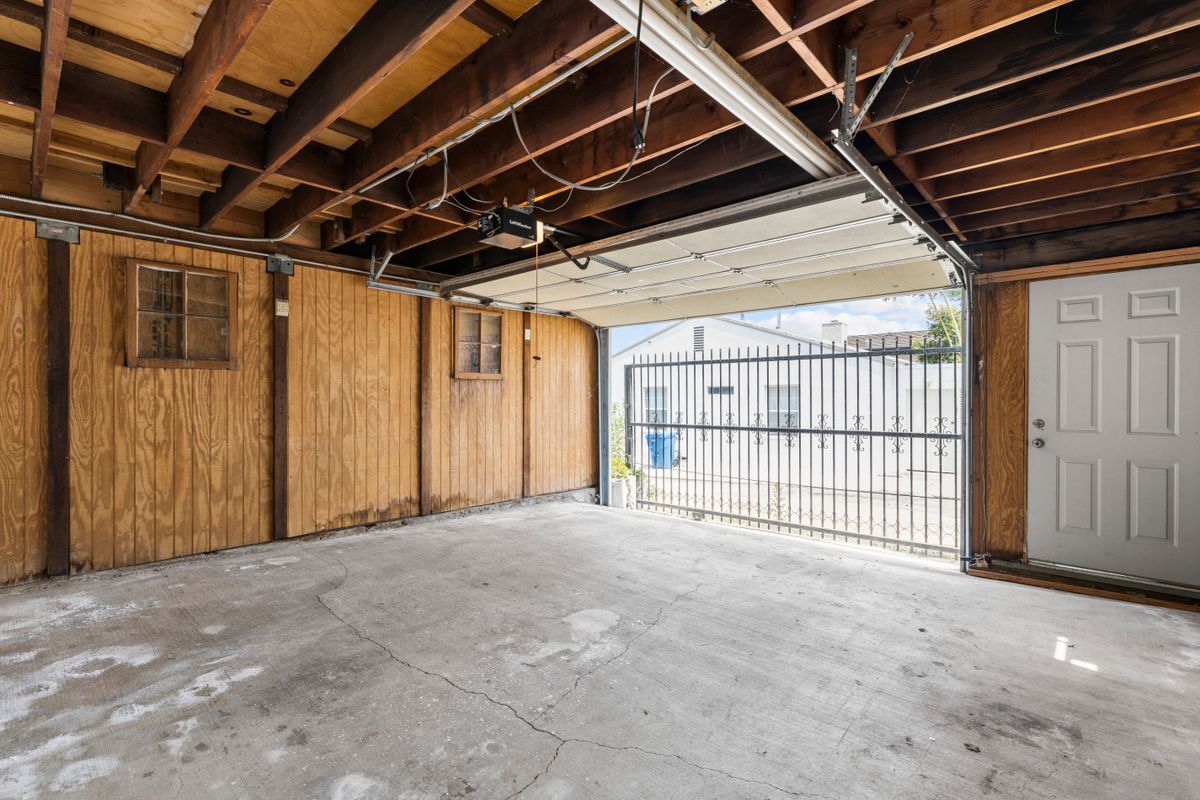 Building Photo - 11110 Charnock Rd