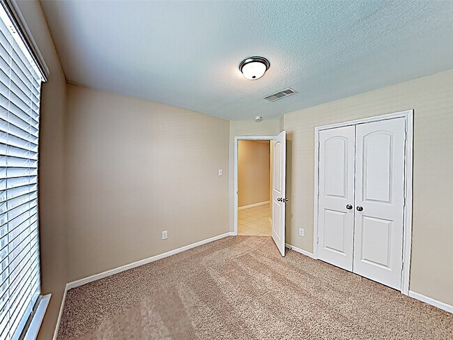 Building Photo - 725 Totem Trail Dr
