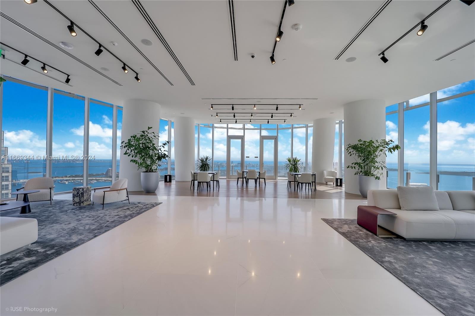 Building Photo - 300 Biscayne Boulevard Way