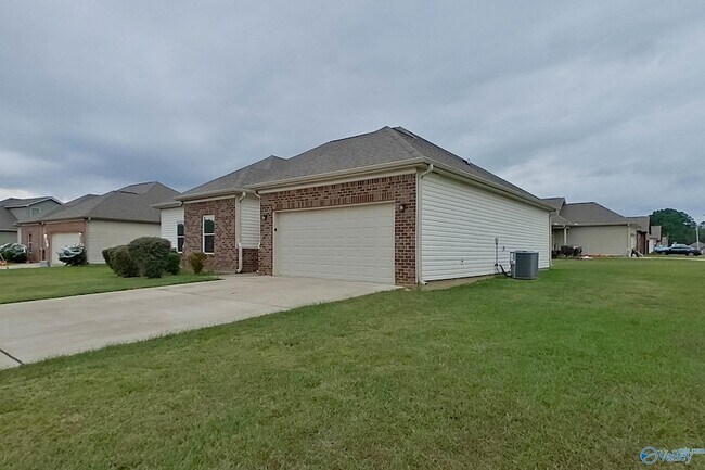 Building Photo - 45 HAWK LN