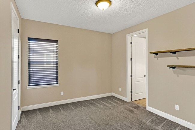 Building Photo - Gorgeous 5 bedroom/ 4 bathroom home in Durbin!