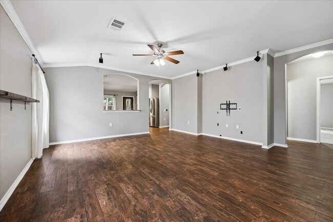 Building Photo - 9025 Sun Shower Bend