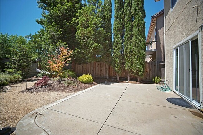 Building Photo - Beautiful Highland Reserve home 4 bedroom,...