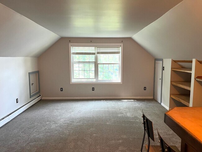 Building Photo - Rare Find Single Family Home in South Port...